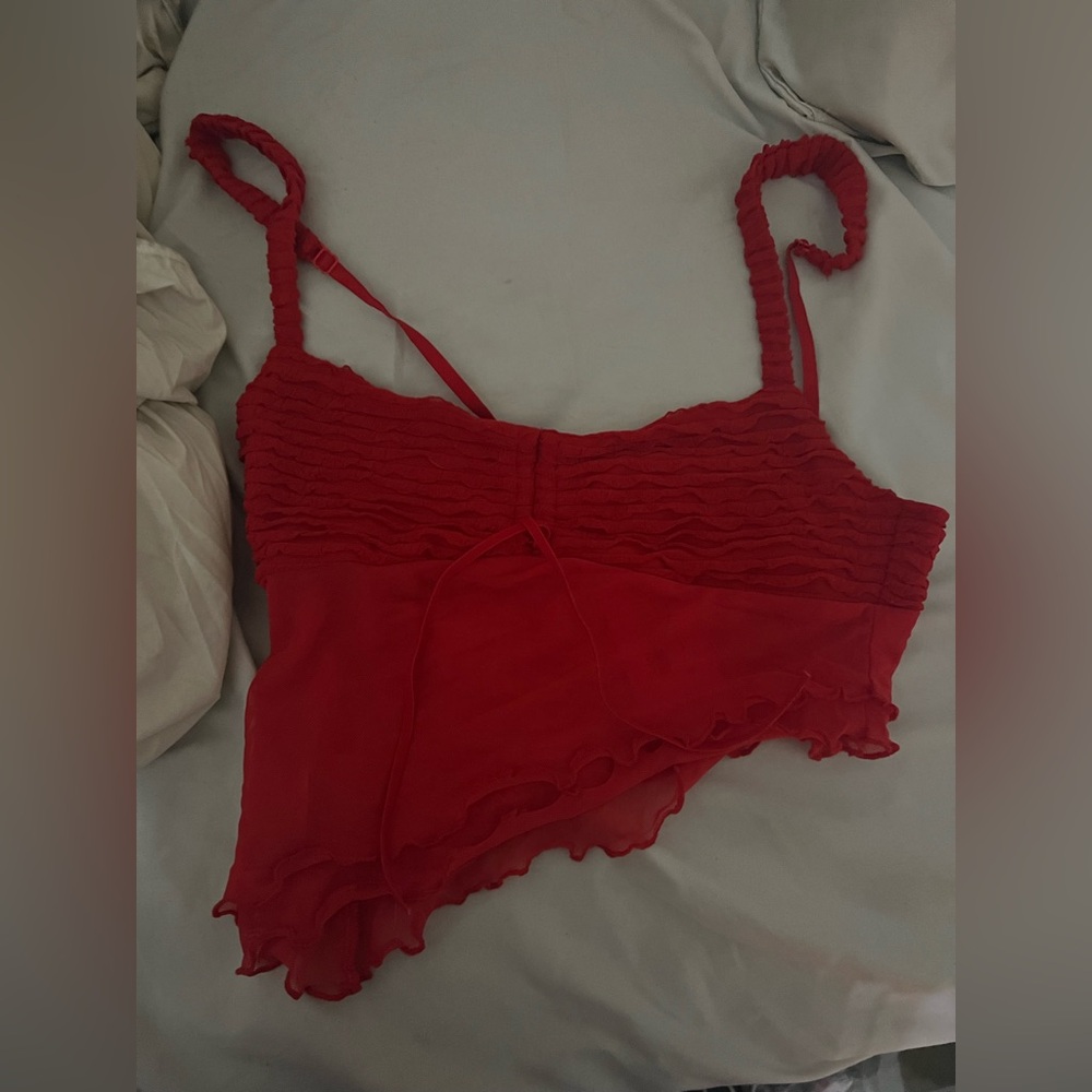 Edikted ruffled asymmetric top